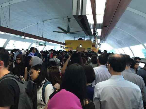 Near stampede at Tampines MRT