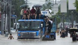 Super typhoon Yagi batters Hainan island in China
